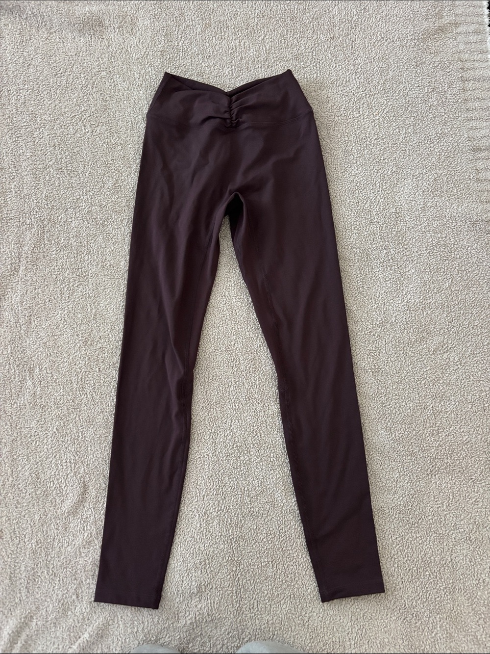 V-Waist High-Rise Leggings in Deep Plum